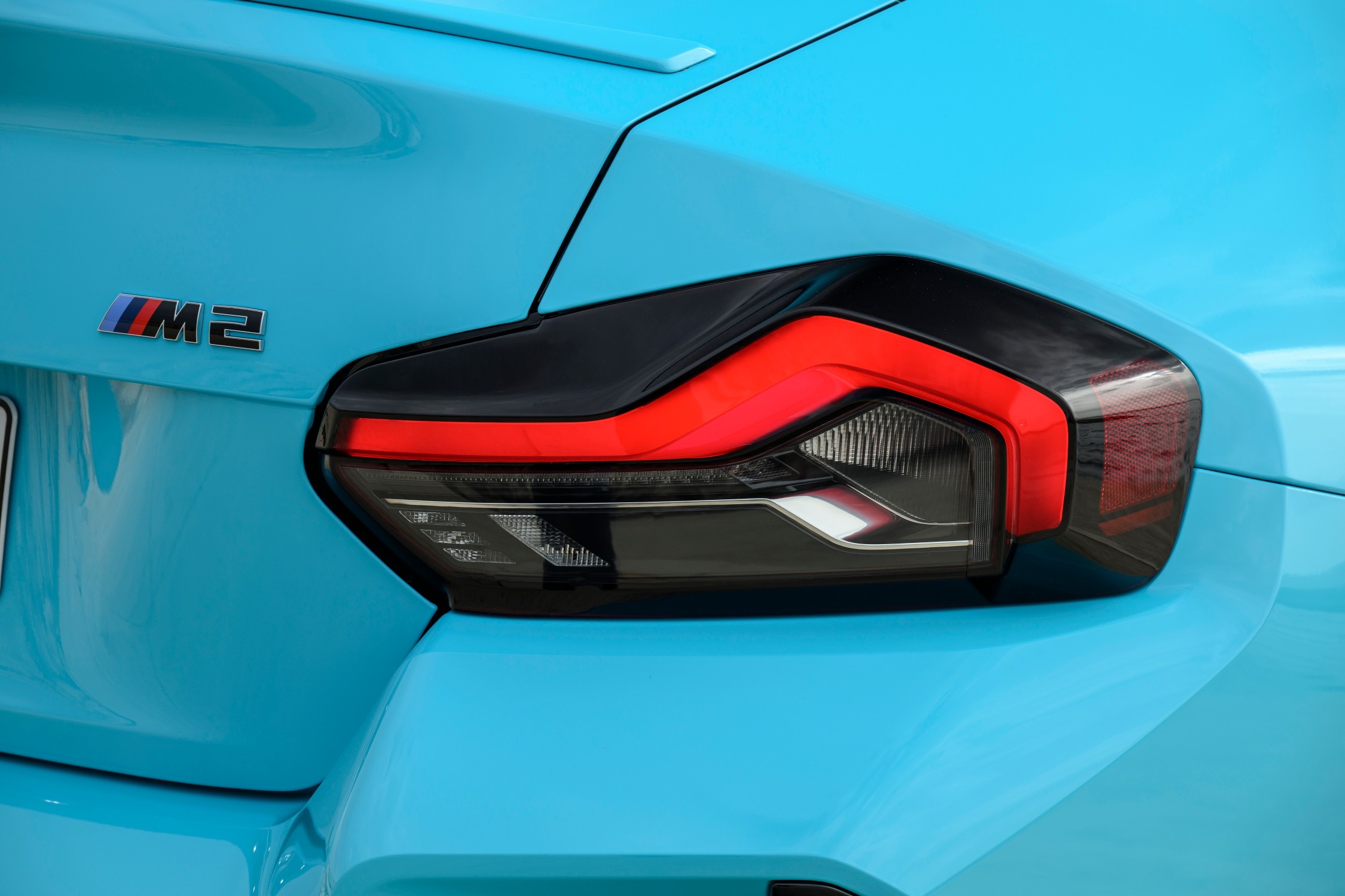 BMW M2のリアランプとM2エンブレム