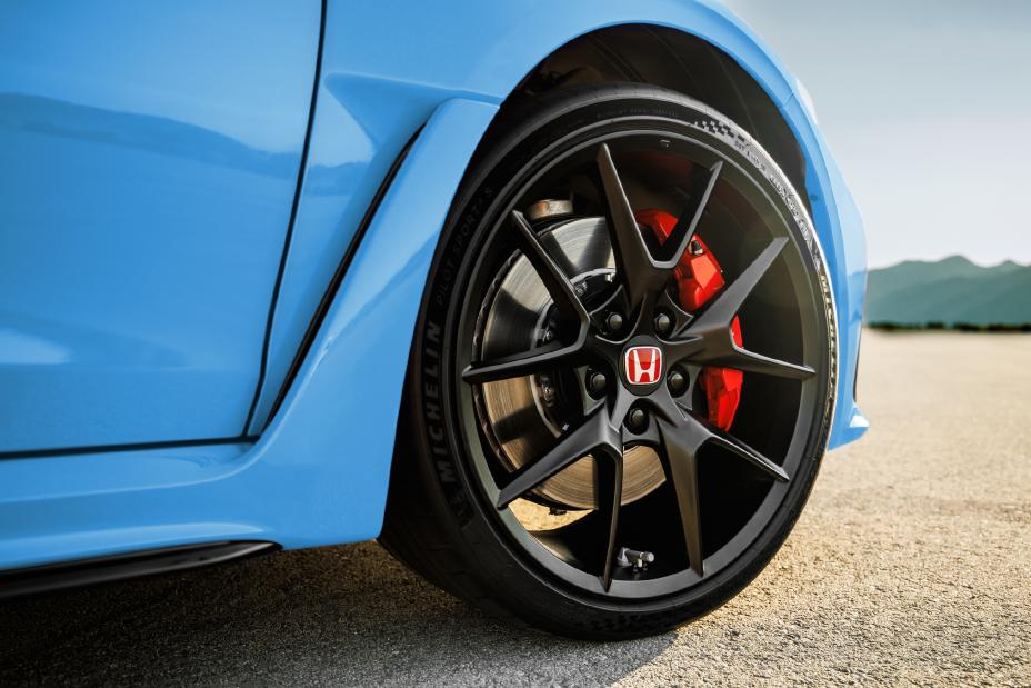 ホンダ シビック タイプRのホイールとブレンボ製ブレーキ