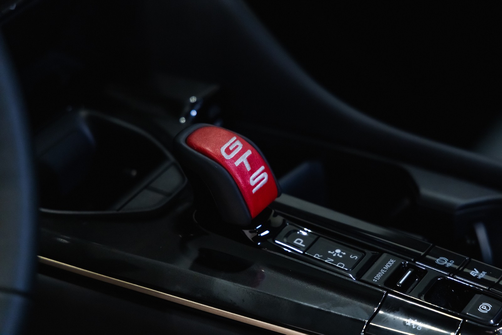 トヨタ クラウンシグニア GT-S コンセプトのGT-Sロゴ入りシフトノブ