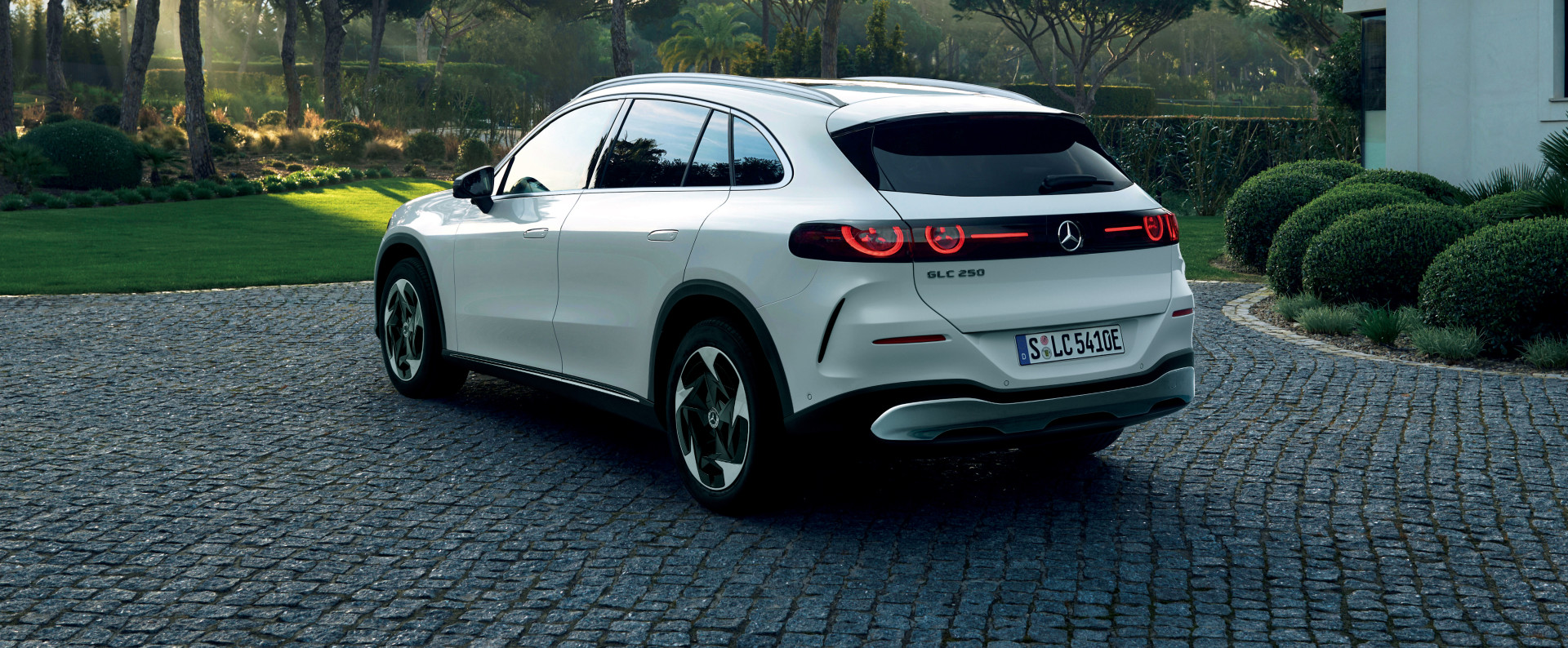 メルセデス・ベンツ 新型 GLC 250 electricのリア