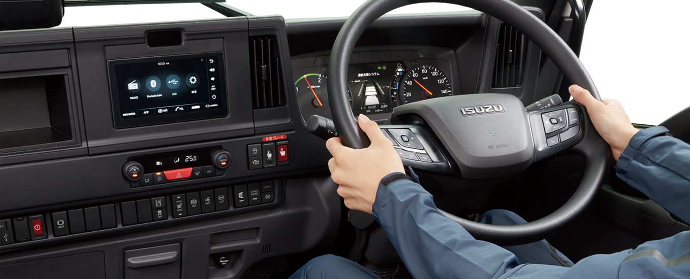いすゞ フォワードの運転席まわり