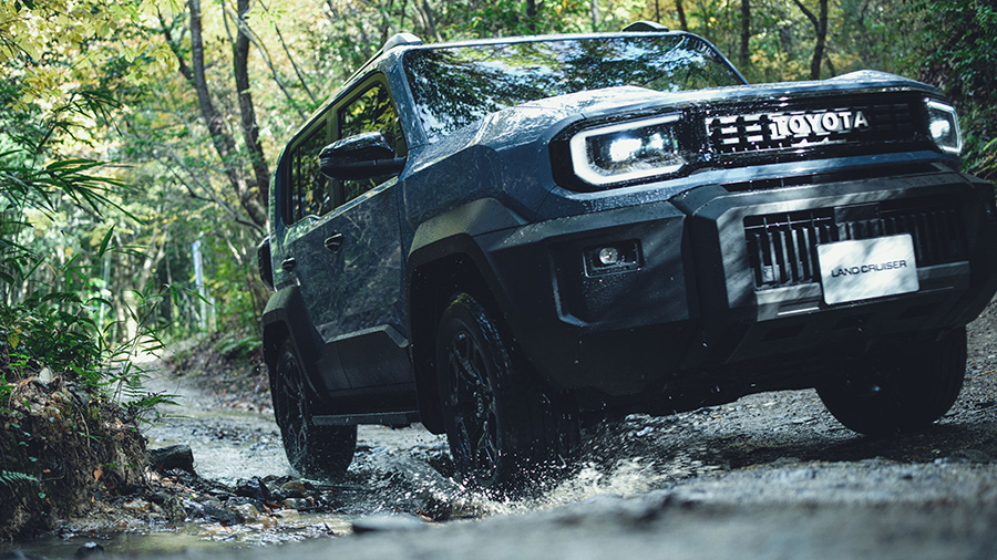 トヨタ ランドクルーザー“FJ”の走行シーン