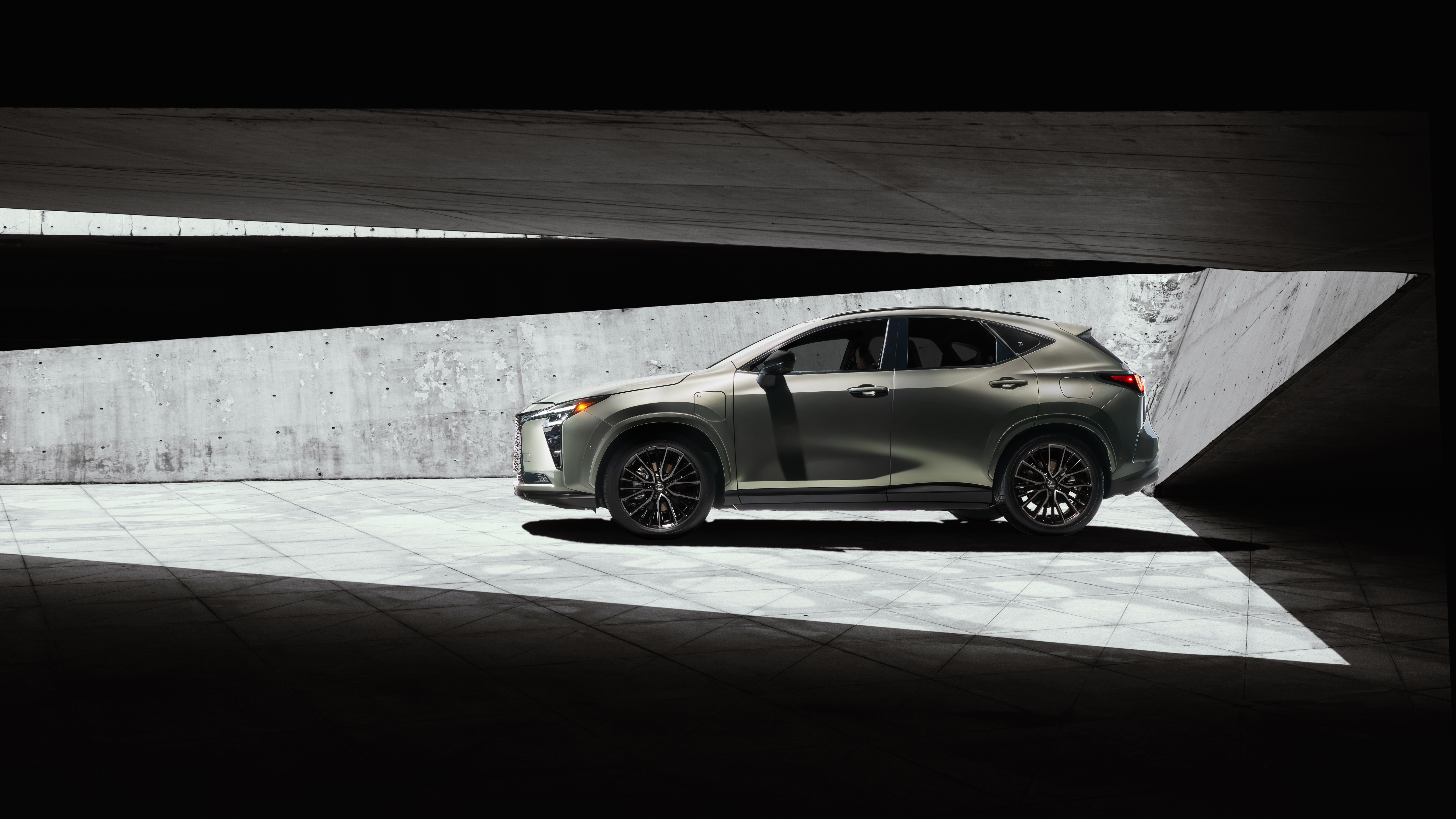 レクサス 新型NXのサイドビュー(プロトタイプ)