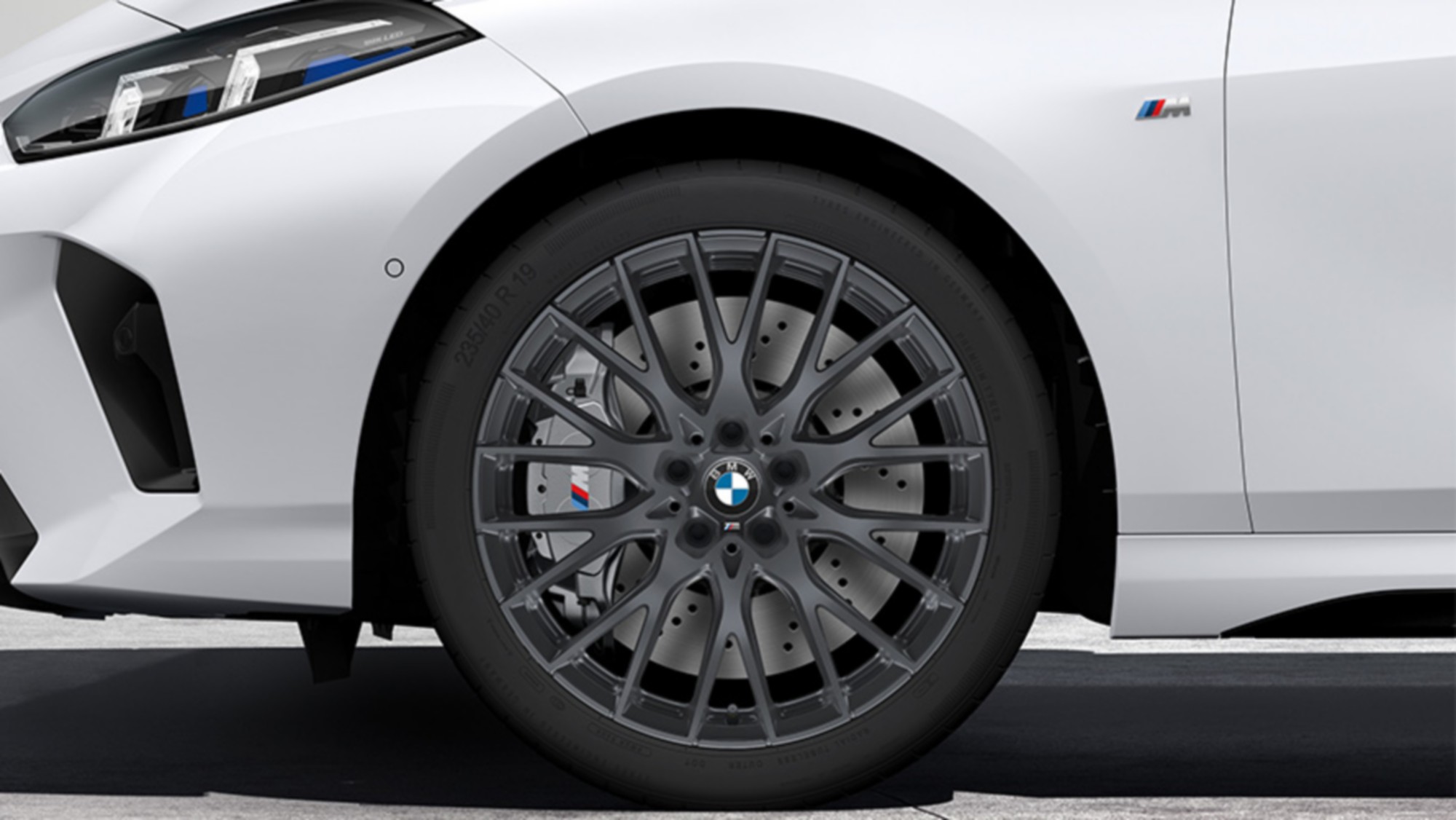 BMW Apex Editionの19インチM鍛造ホイールとMコンパウンド・ブレーキ