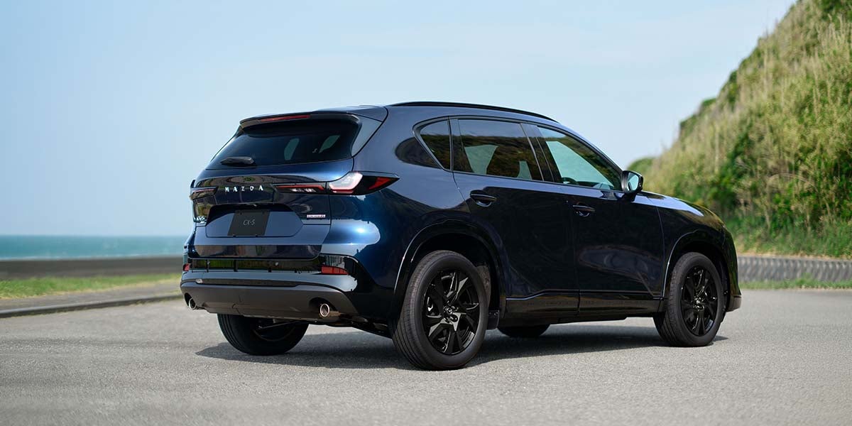 マツダ 新型 CX-5 ネイビーブルーマイカのリアスタイル(日本仕様)
