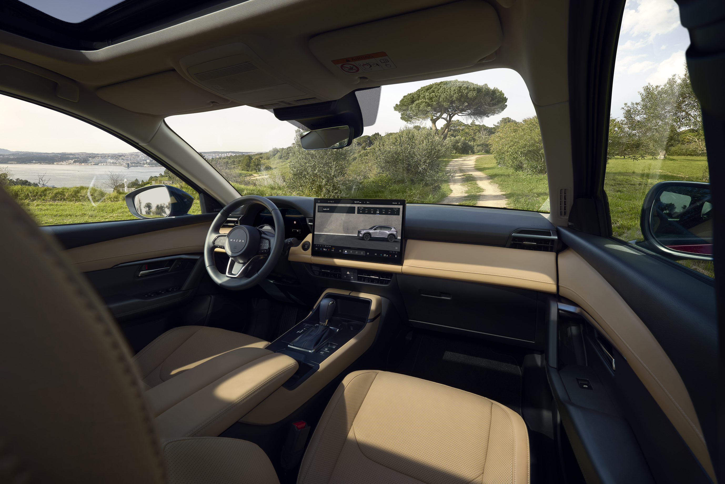 マツダ 新型 CX-5のインパネとセンターディスプレイ(現行モデル・欧州仕様)