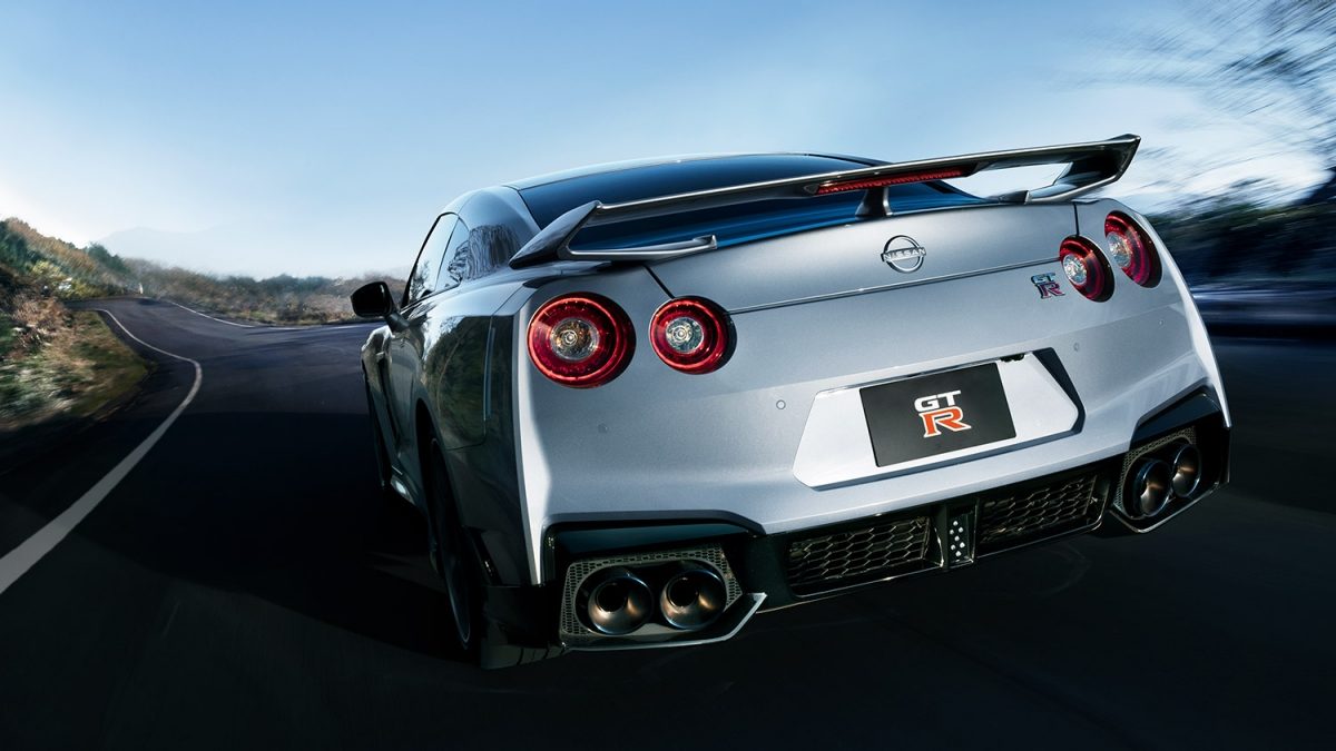 日産 GT-Rの走行シーン(リア)(現行モデル R35型)