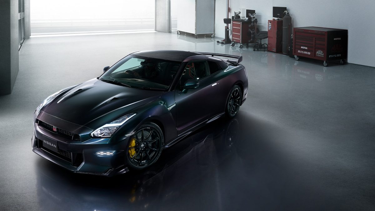 日産 GT-Rの外観(ガレージ内)(現行モデル R35型)