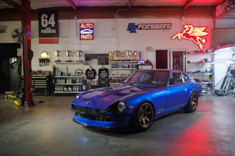 ダットサン S30 コンセプト(ブルーのフェアレディZ S30型レストモッド)