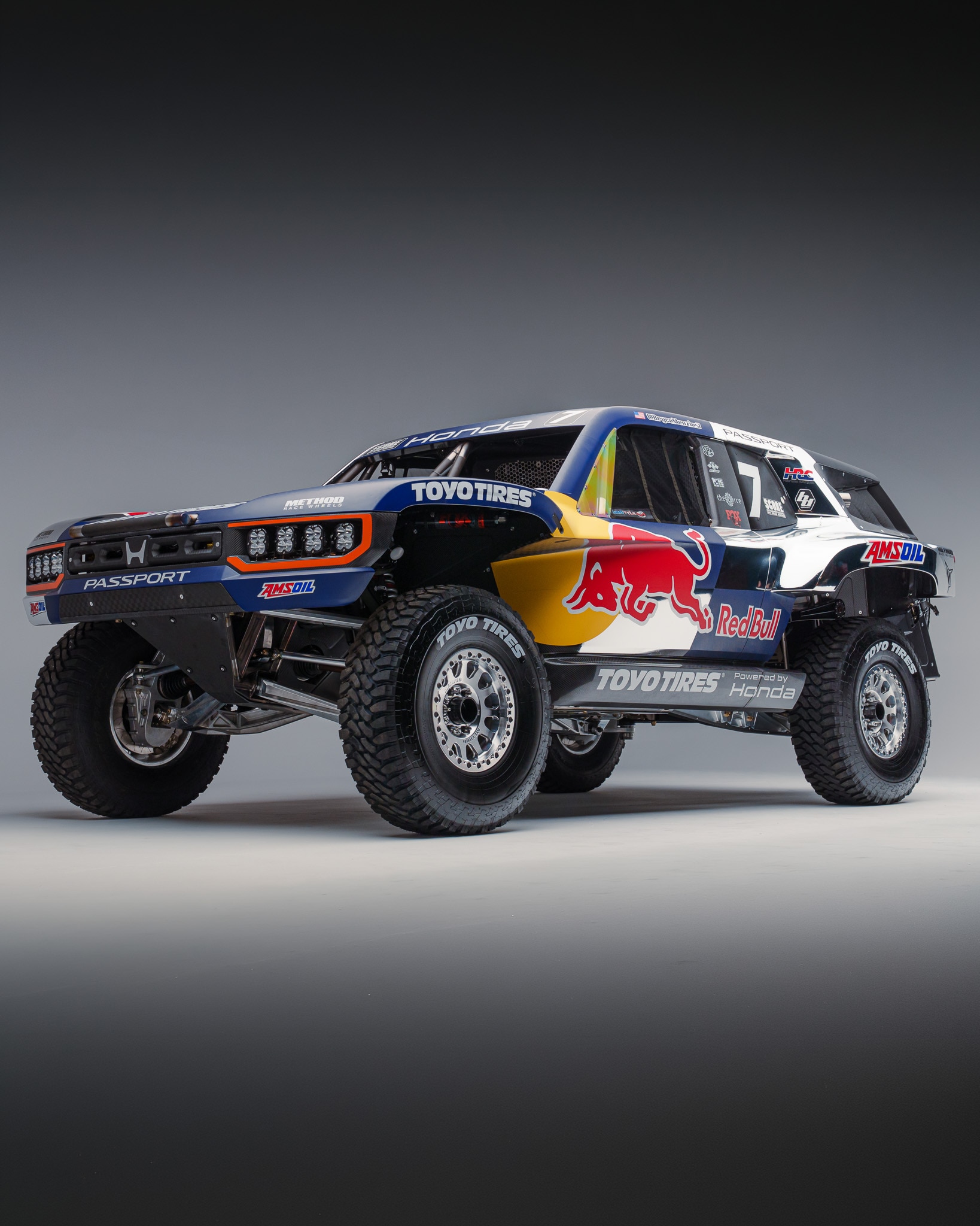 ホンダ パスポート Baja Specの外観(低い位置から見たフロントとサイド)