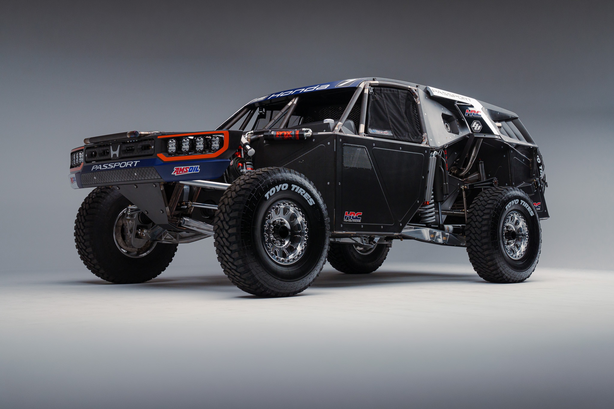 ホンダ パスポート Baja Specのボディパネルを外したシャシー
