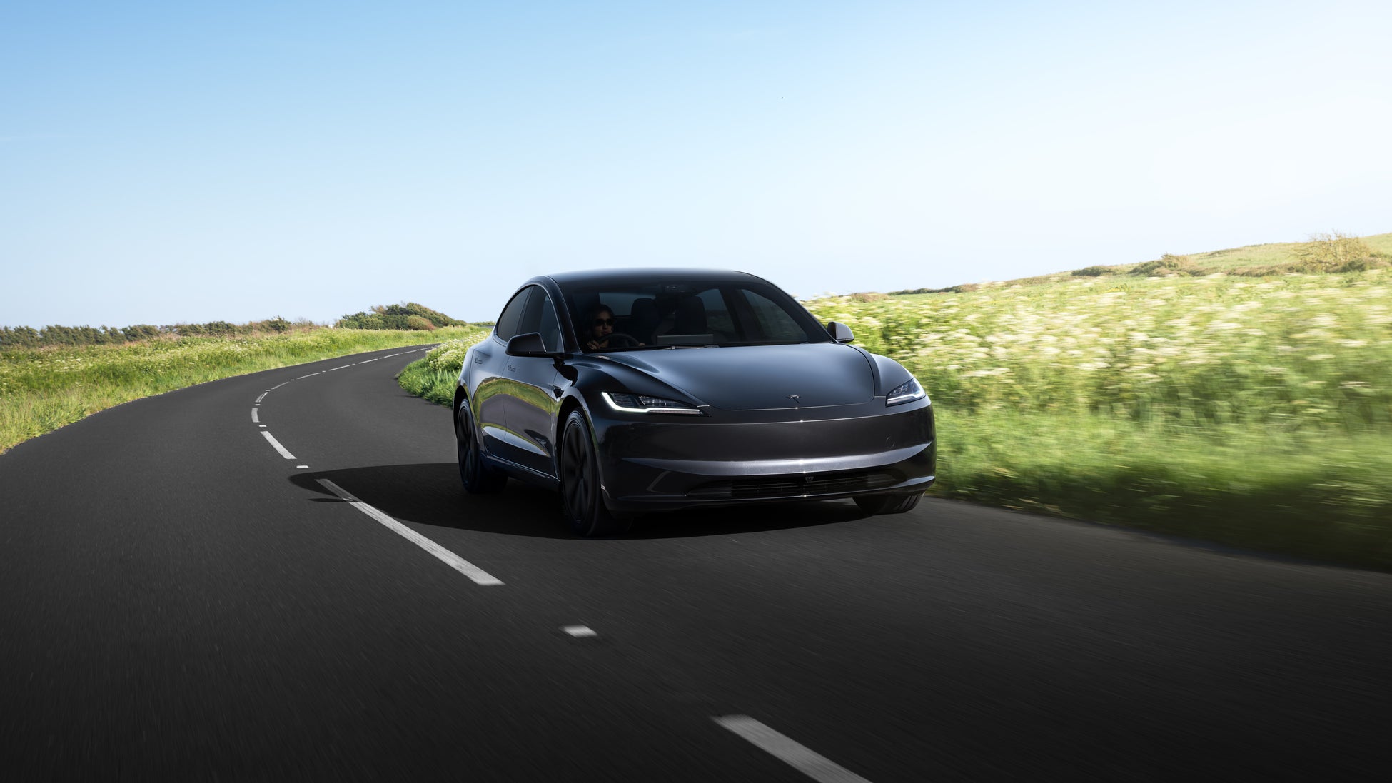 テスラ 新しいModel 3の走行シーン