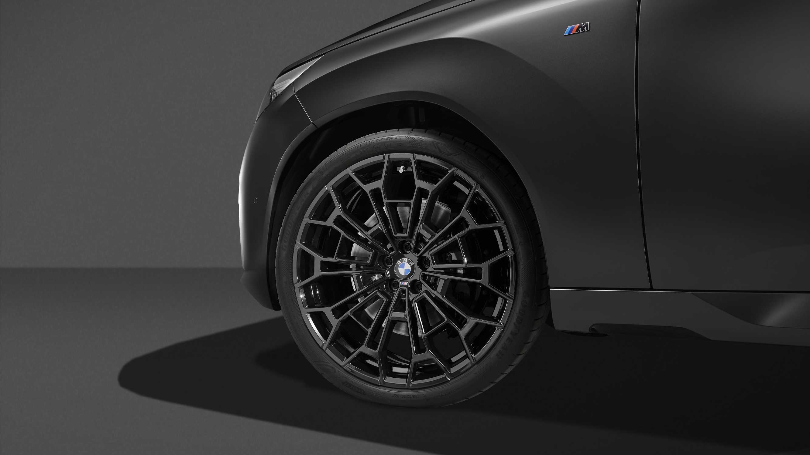 BMW X3 M50 xDrive ブラックパッケージの22インチ ポリゴン1134 M ブラックホイール